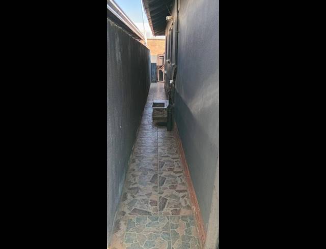 3 BEDROOM HOUSE FOR SALE IN PROTEA NORTH
